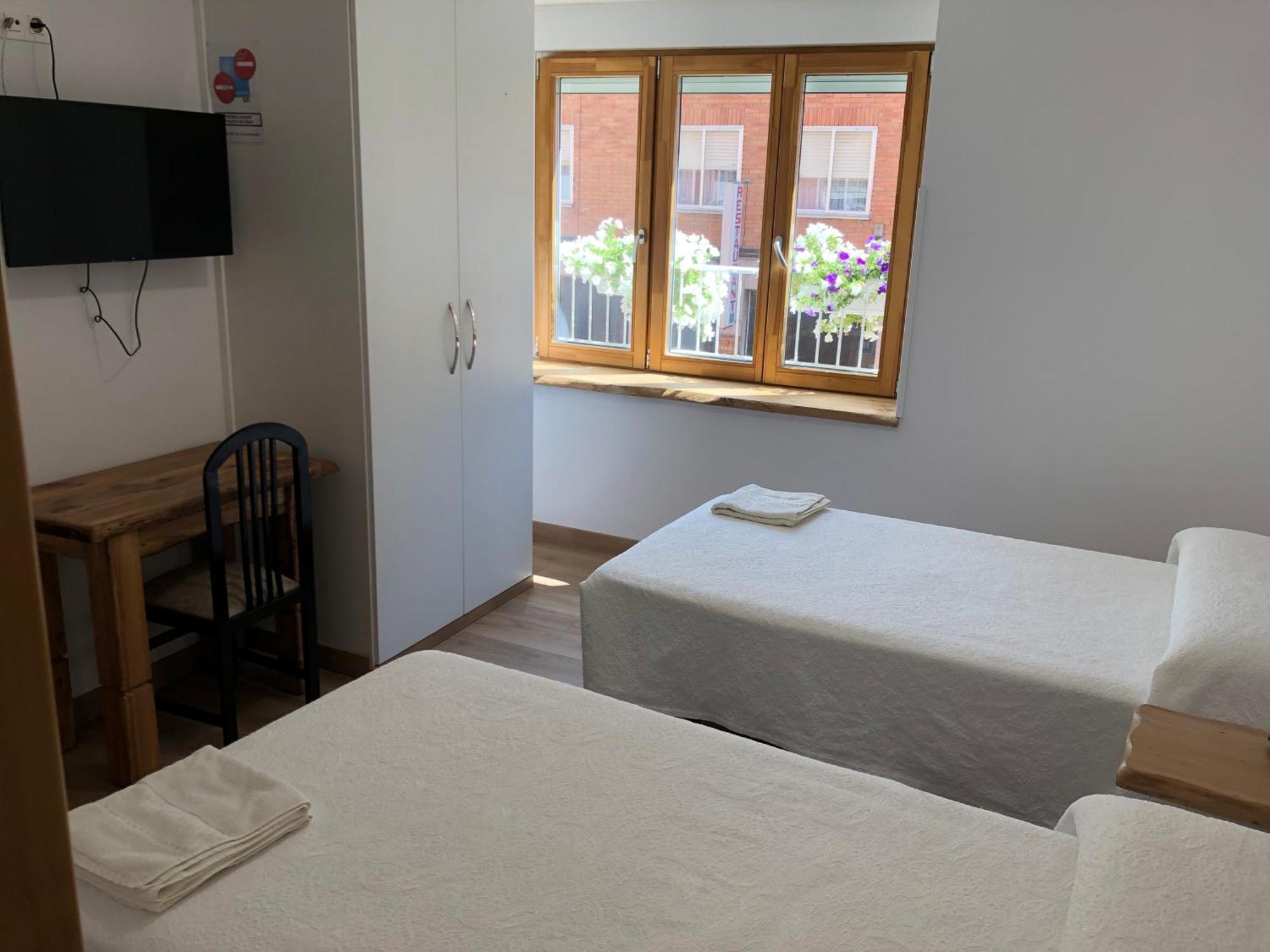 Hostal San Juan Sahagun Luaran gambar